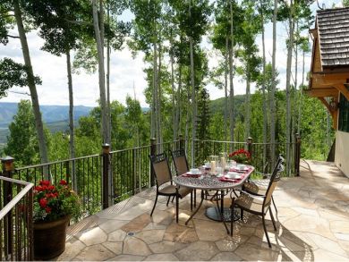 A luxury Ski Retreat with Five Bedrooms and a Great Interior